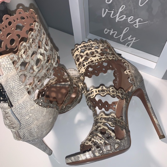 🎉HOST PICK!🎉 ALAÏA LASER CUT SANDAL! - Picture 9 of 12